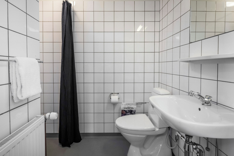 Bathroom 3, HOTEL SØMA Aasiaat