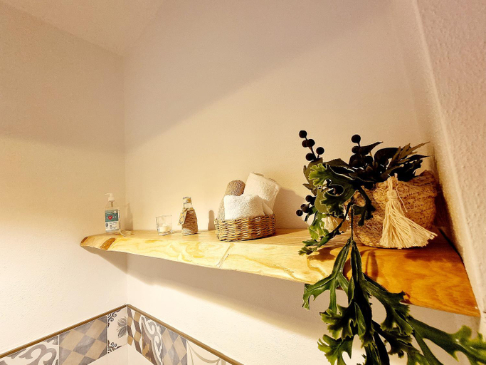 Others 5, Golden House, Sassari