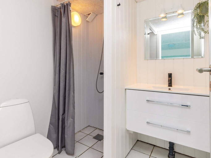 Bathroom 3, 4 Star Holiday Home in Bindslev, Hjørring