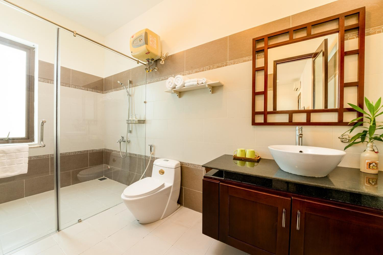Bathroom 2, Puravida Villa 2, Da Nang
