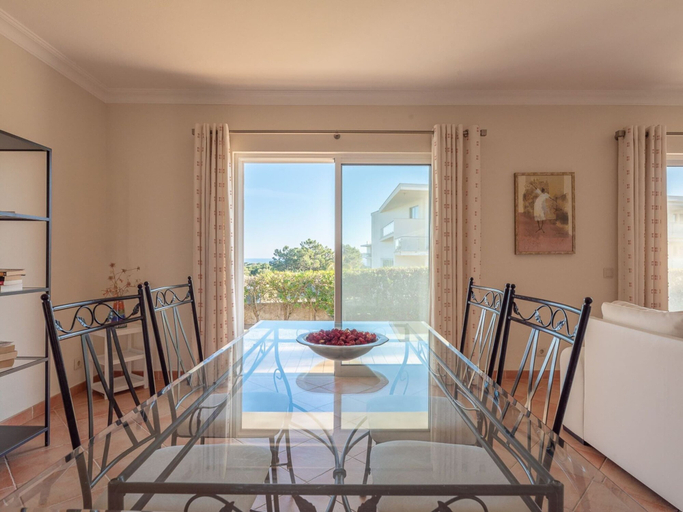 Dining, Lively Holiday Home in Albufeira With Private Pool 500m From the Beach, Albufeira