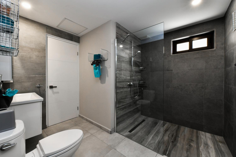 Bathroom 4, Goldcoast