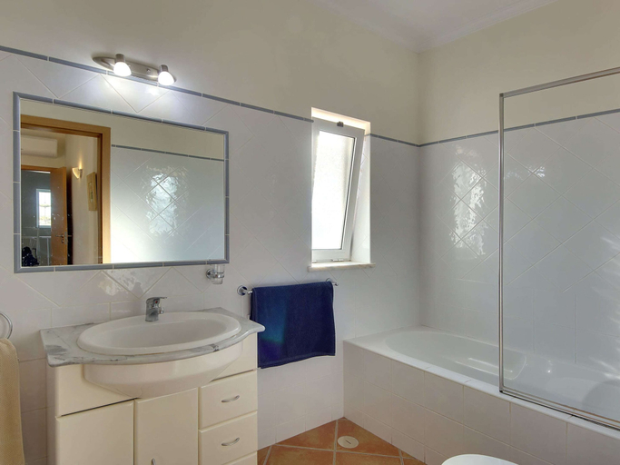 Bathroom 4, Villa in Carvoeiro With Swimming Pool, Lagoa