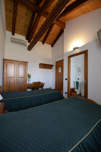 Bedroom 2, Agriturismo Le oche selvatiche, Udine