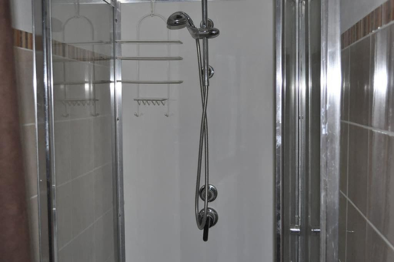 Bathroom 5, La Villa Saint Pierre, Marne