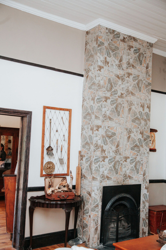 Others 5, Bailey Country House, Chris Hani