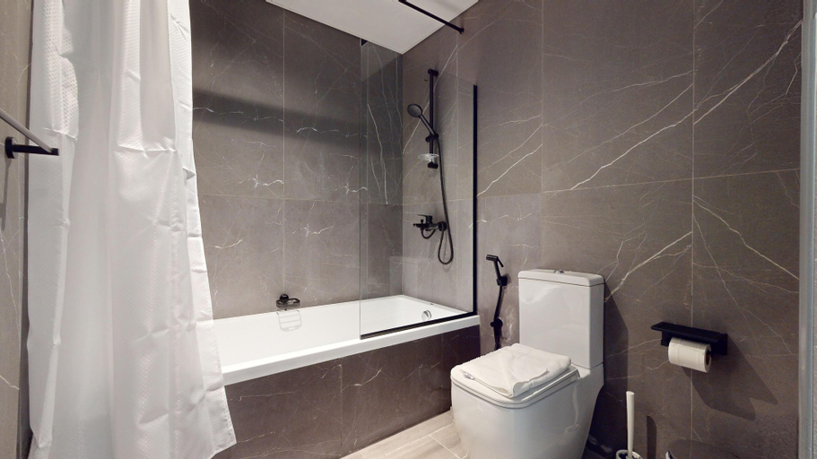 Bathroom 4, Primestay - 2BR Plus Maids Room -midtown, Dubai