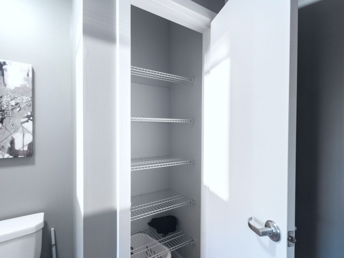 Bathroom 5, Escape, Fairfield