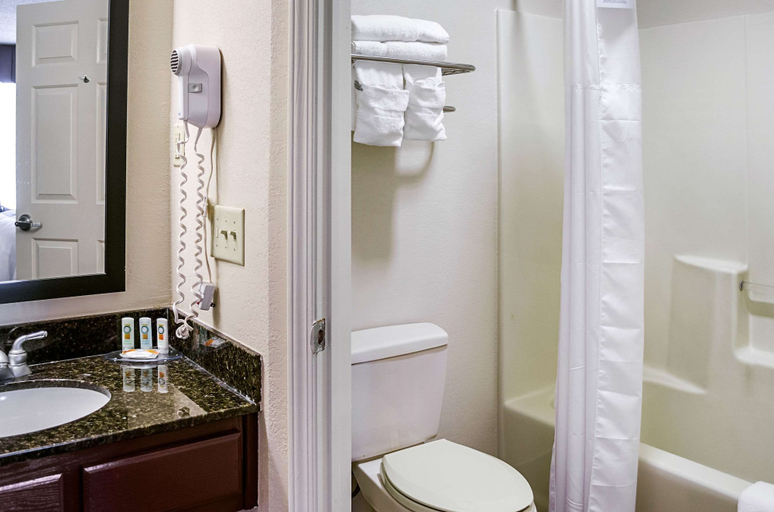 Bathroom 4, Quality Inn Vicksburg, Warren