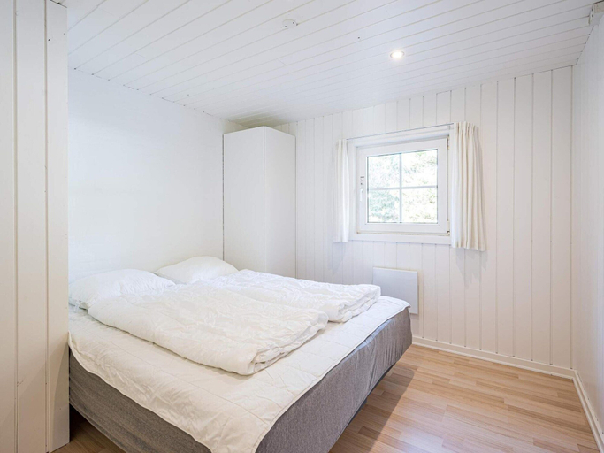Bedroom 2, 4 Star Holiday Home in Blavand, Varde