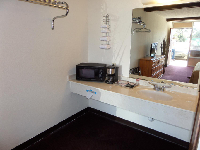 Bathroom 3, Passion Play Road Inn - Formerly Statue Road Inn, Carroll
