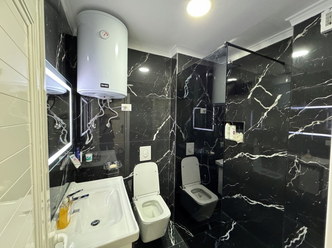 Bathroom 3, Bamisa Apartments, Durrësit