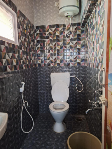 Bathroom 3, Golden View Cottage Ooty, The Nilgiris