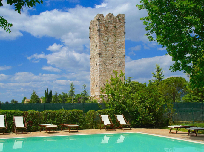 Others 5, Holiday Home in Spello With Pool & BBQ, Perugia
