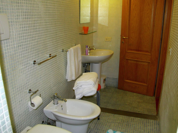 Bathroom 4, Farmhouse in Vinci near Leonardo Museum, Florence
