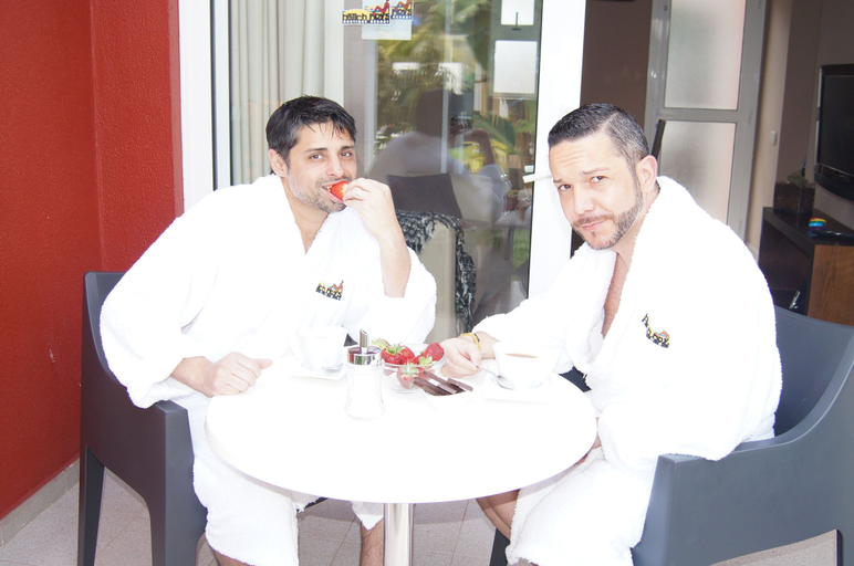 Others 5, California Suites, Las Palmas