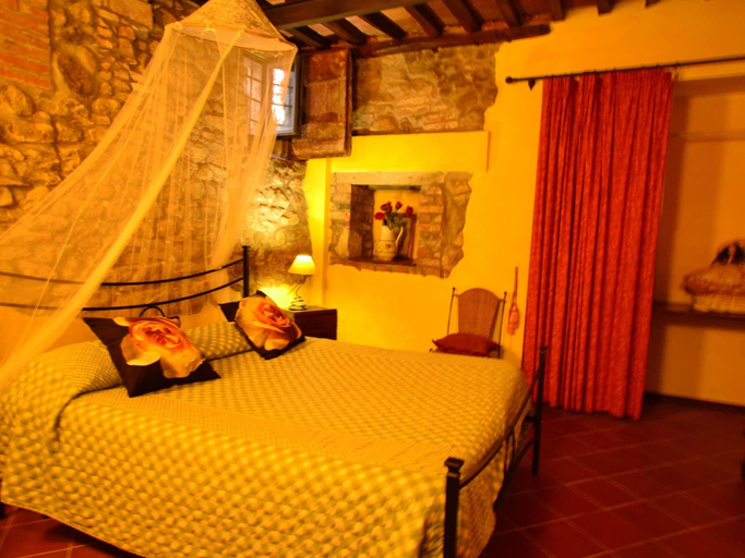 Bedroom, Farmhouse in Vinci With Pool & Vineyards, Florence