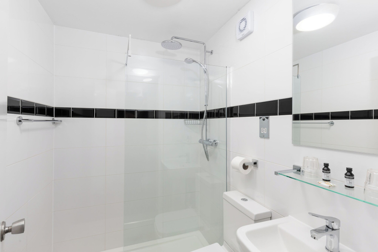 Bathroom 4, Dunollie Hotel, Highland
