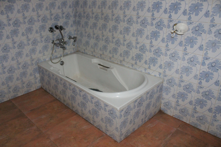 Bathroom 5, Kunjpur Guest House, Kaushambi