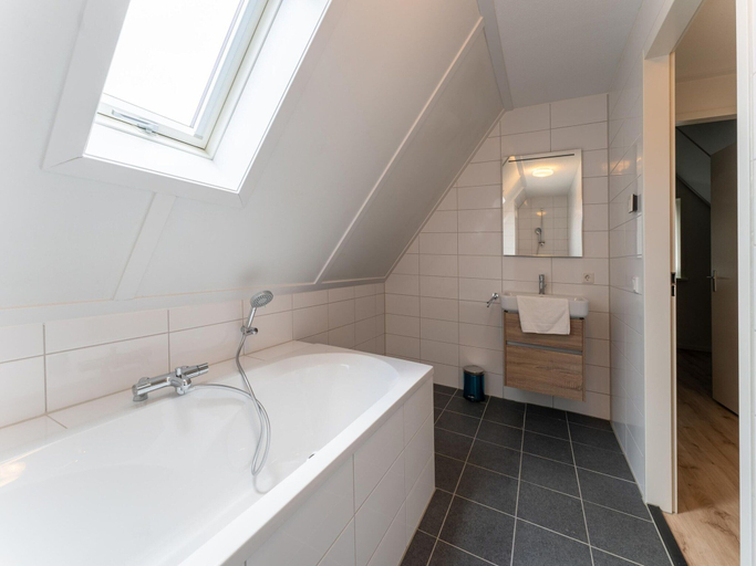 Bathroom 3, Seaside Comfort Near Scherpenisse, Tholen