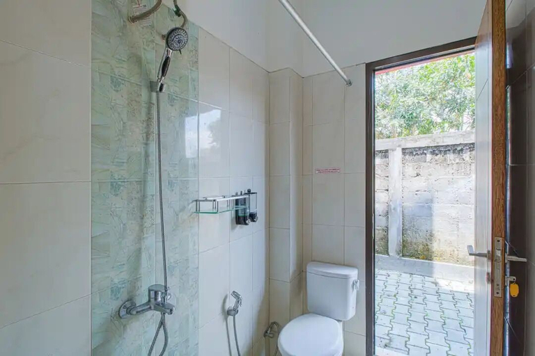 Bathroom 3, Guest House Karana Syariah, Sleman