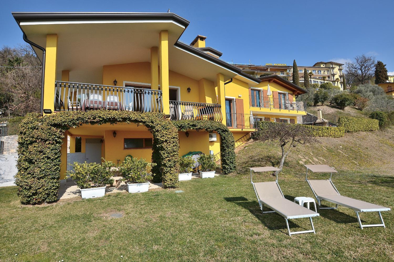 Orange Apartment In Marciaga di Costermano, Verona