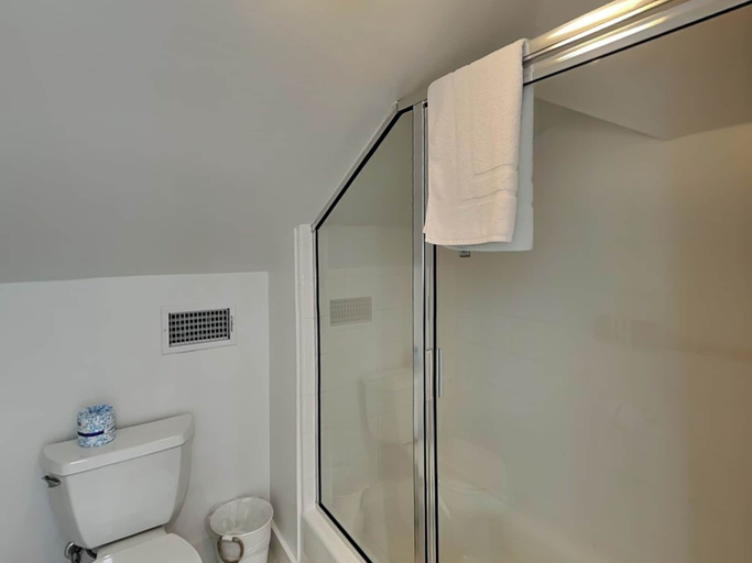 Bathroom 3, Mojo Dojo Beach Casa, Galveston