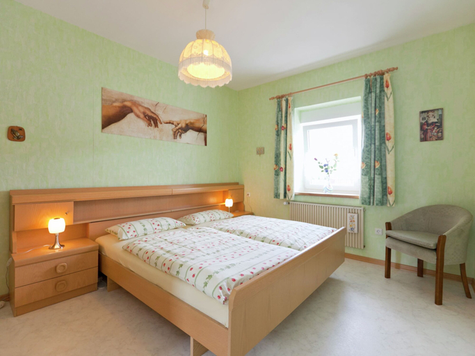 Bedroom 4, Hillesheim Romantic Escape, Vulkaneifel