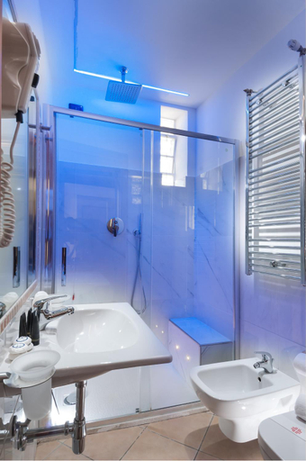 Bathroom 4, Lido, Rimini