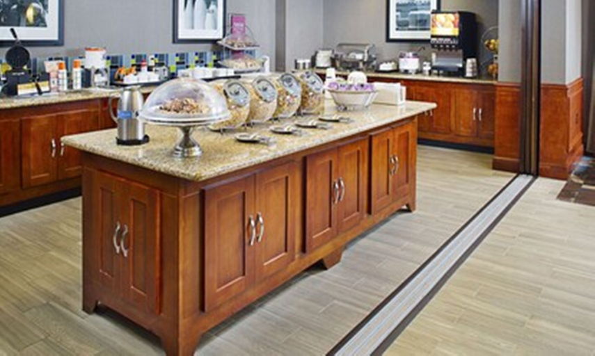 Food & Drinks 5, Hampton Inn & Suites Mansfield, Tarrant
