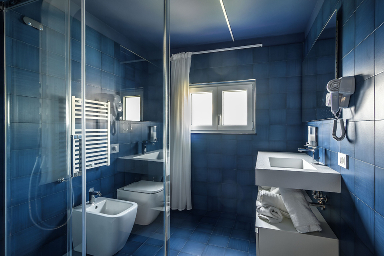 Bathroom 4, Villa Azzurra, Napoli