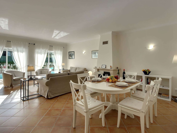 Food & Drinks, Villa in Carvoeiro With Swimming Pool, Lagoa