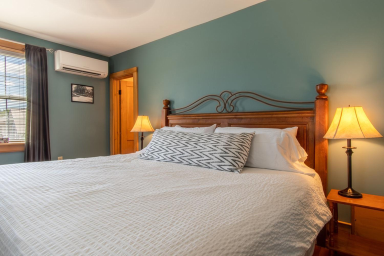 Bedroom 2, Emilyville Inn, Northumberland