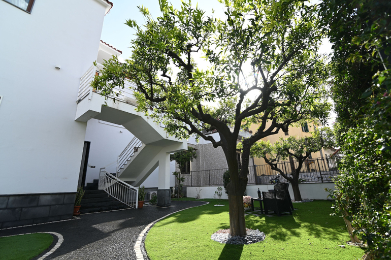 Exterior & Views 2, Slopes Suites and Spa, Napoli