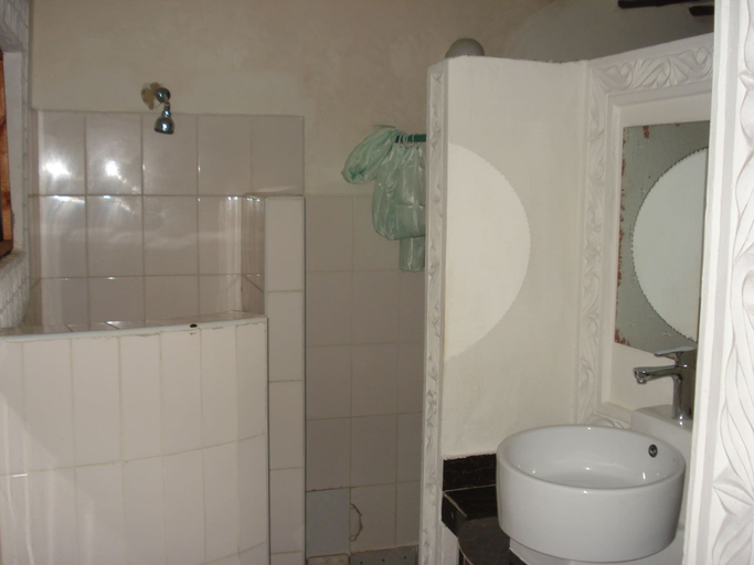 Bathroom 3, Coconut Beach Apartments, Msambweni