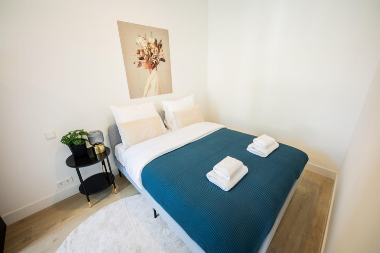 Bedroom 4, Alphabet 1BR Serviced Apartment -nb304/306-, Rotterdam