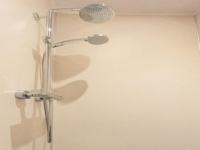 Bathroom 4, Cottage in Dwingelderveld With Scenic Views, Westerveld