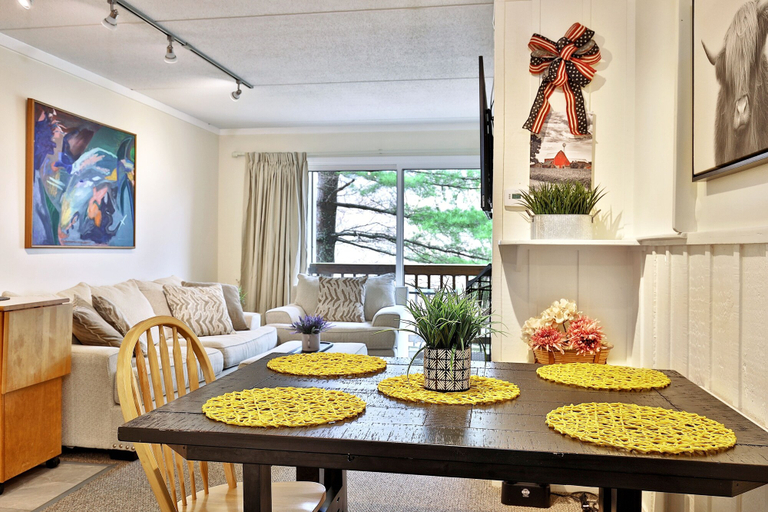 Food & Drinks, Whiffletree I5 3 Bedroom Condo, Rutland