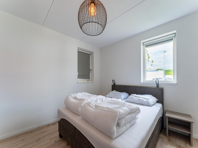 Room 4, Seaside Comfort Near Scherpenisse, Tholen