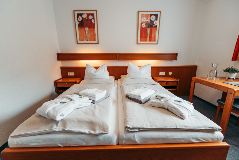Bedroom 3, Wander- und Wellnesshotel Kanzler, Liezen