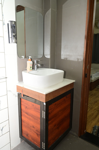 Bathroom, Green Park, Varanasi