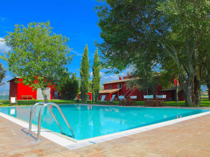 Others 2, Holiday Home in Spello With Pool & BBQ, Perugia