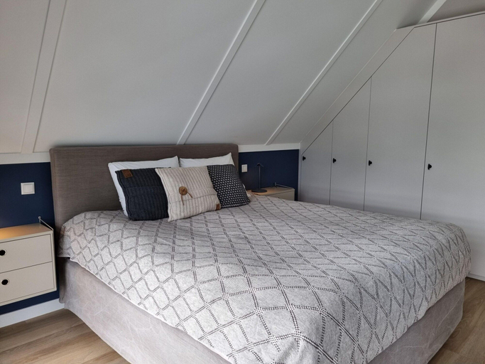Room 2, Water Villa in Balk With Private Jetty, Gaasterlân-Sleat