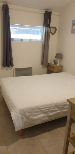 Bedroom 4, Les Pommes de Pin, Charente-Maritime
