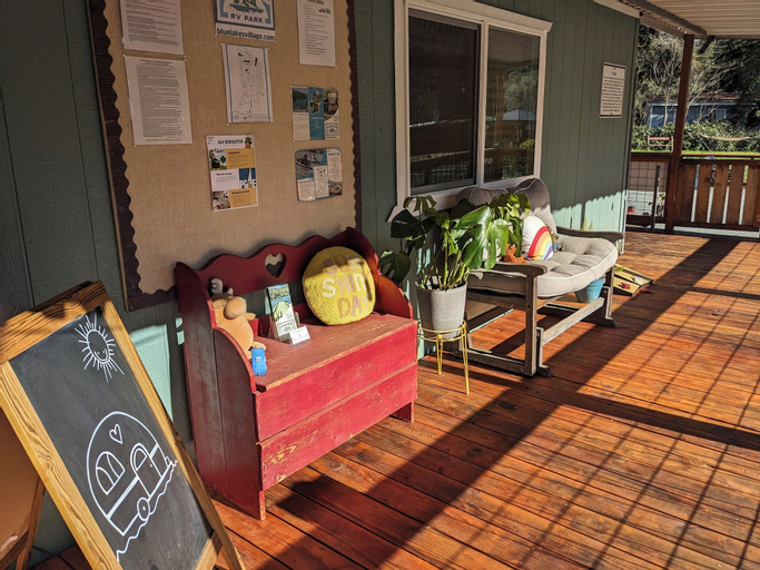 Public Area 2, Blue Lakes Village, Lake