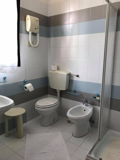 Bathroom 5, Hotel Ebe, Florence