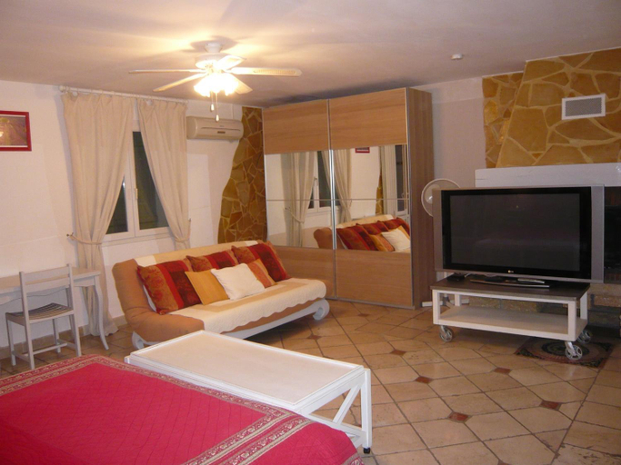 Bedroom 2, Locations des Alpilles, Bouches-du-Rhône