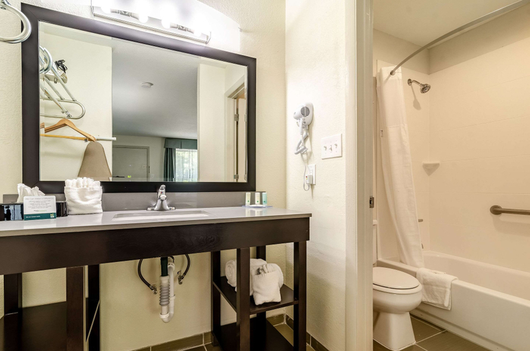 Bathroom 4, Quality Inn & Suites Creedmoor - Butner, Granville