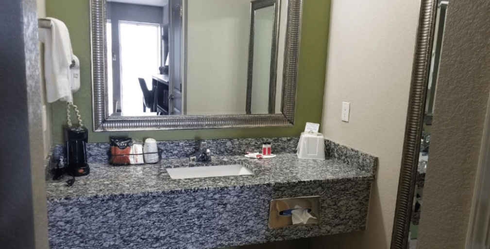 Bathroom 3, Days Inn by Wyndham West Memphis, Crittenden