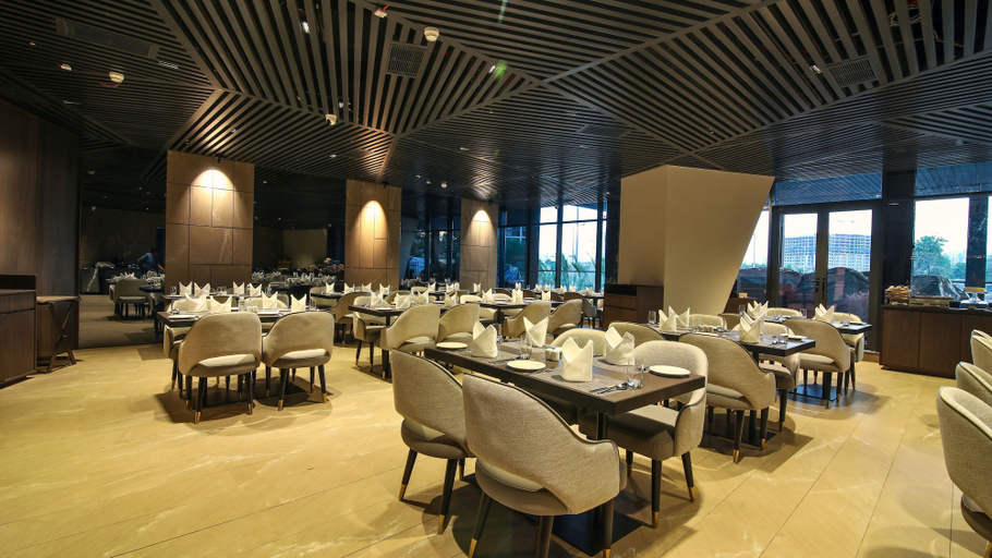 Food & Drinks 5, Essentia Premier Hotel Pune, Pune